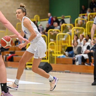 1. Damen Basketball Bundesliga: Orthomol WINGS Leverkusen vs. Saarlouis Royals, 01.11.2024 Cassidy Mihalko Orthomol WINGS Leverkusen 2, 1. Damen Basketball Bundesliga: Orthomol WINGS Leverkusen vs. Saarlouis Royals am 01.11.2024 in der Sporthalle Werner-Heisenberg-Gymnasium in Opladen Nordrhein-Westfalen *** 1 Womens Basketball Bundesliga Orthomol WINGS Leverkusen vs Saarlouis Royals, 01 11 2024 Cassidy Mihalko Orthomol WINGS Leverkusen 2 , 1 Womens Basketball Bundesliga Orthomol WINGS Leverkusen vs Saarlouis Royals on 01 11 2024 at the Sporthalle Werner Heisenberg Gymnasium in Opladen Nordrhein Westfalen Copyright: xBEAUTIFULxSPORTS/Mueller-Laschetx