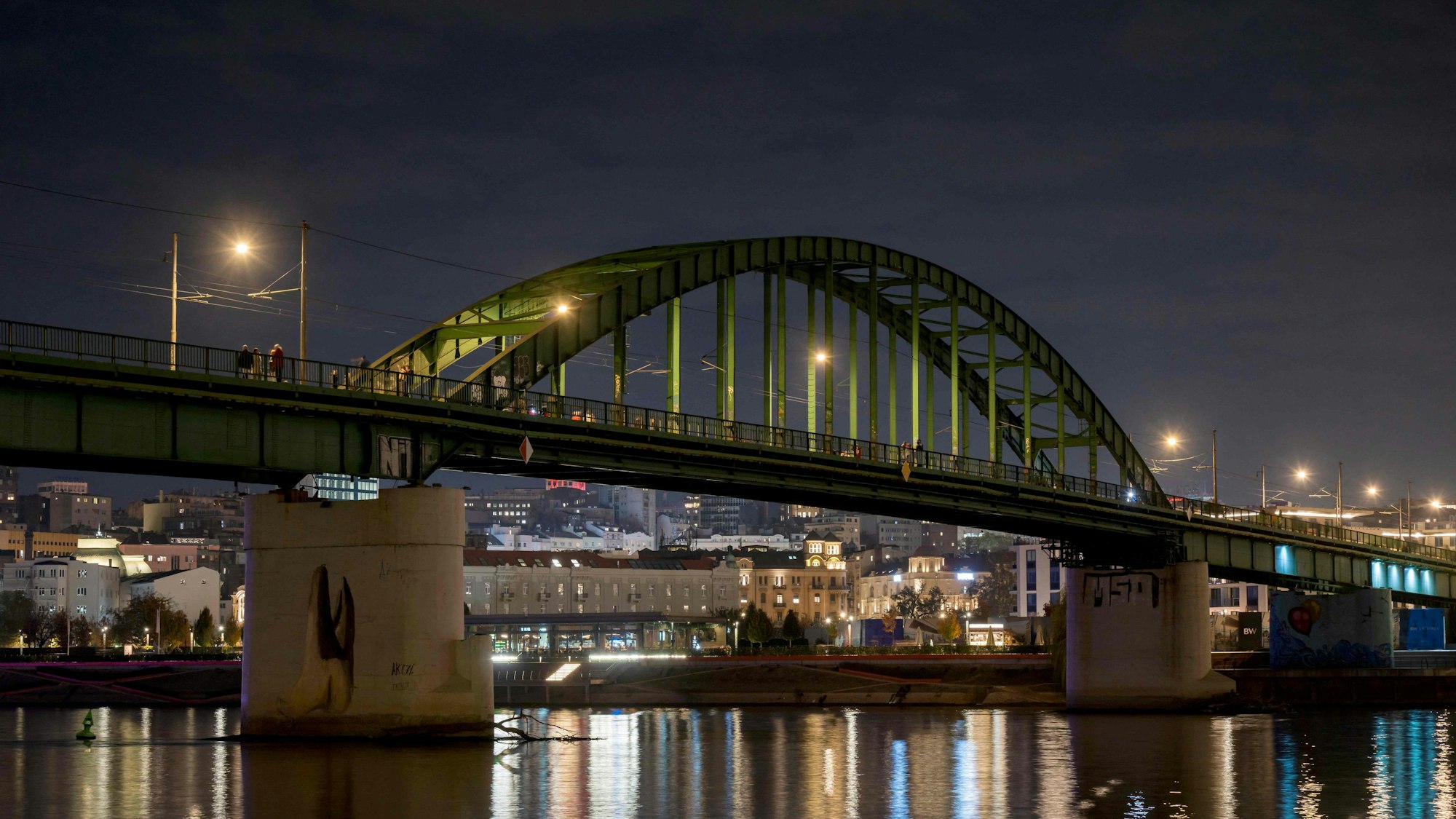 This photograph shows the Old Sava Bridge in Belgrade on October 31, 2024, after few hundred of citizens gathered during a protest organised by the "Bridge Stays!" movement against the removal of the bridge over the Sava river. The eight-decade-old Sava Bridge in Belgrade will be closed to traffic on November 2, 2024 in preparation for its removal, the Belgrade City Traffic Secretariat announced, despite opposition from some residents of Serbia's capital, who cite both emotional attachment and traffic concerns. Built in 1942 by German occupiers during WWII, it was one of four bridges over the Sava River used for vehicles in the busy central city area, often plagued by traffic jams. (Photo by Andrej ISAKOVIC / AFP)