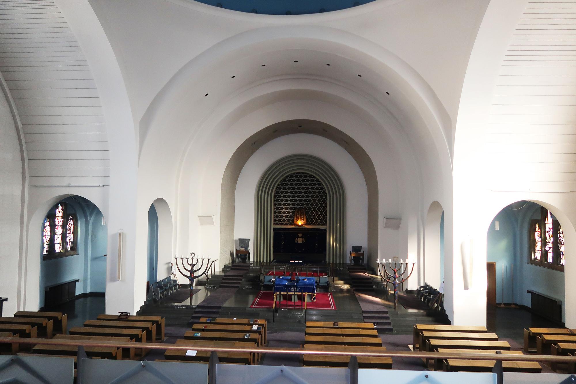 Innenansicht des Gebetssaals der Synagoge Roonstraße heute.