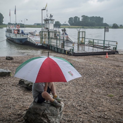Die Fähre St. Michael hat in Hitdorf angelegt. Foto: Ralf Krieger