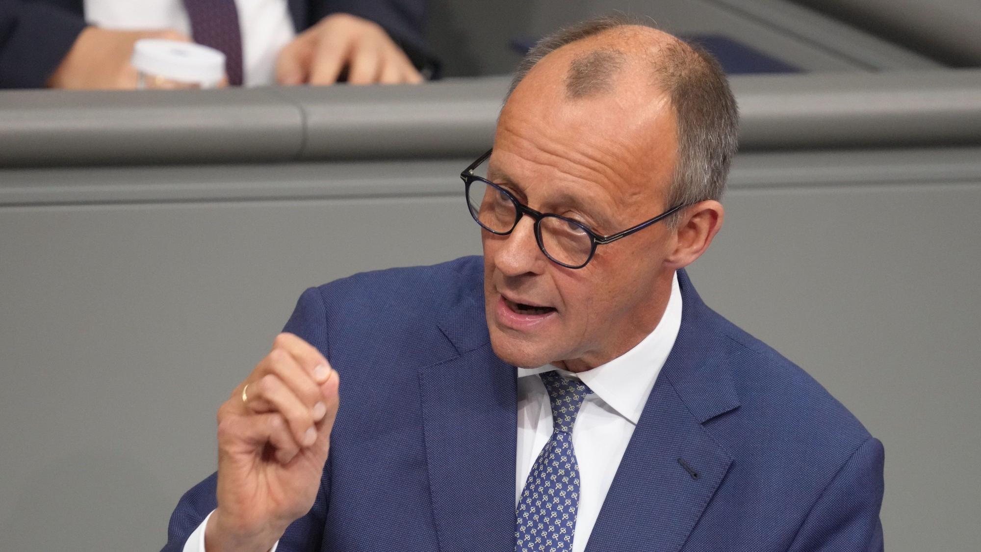 13.11.2024, Berlin: Friedrich Merz, CDU-Bundesvorsitzender und Unionsfraktionsvorsitzender, spricht nach der Regierungserklärung des Bundeskanzlers. Themen sind u.a. das Ende der Ampelkoalition und die bevorstehende Neuwahl des Bundestags. Foto: Kay Nietfeld/dpa +++ dpa-Bildfunk +++