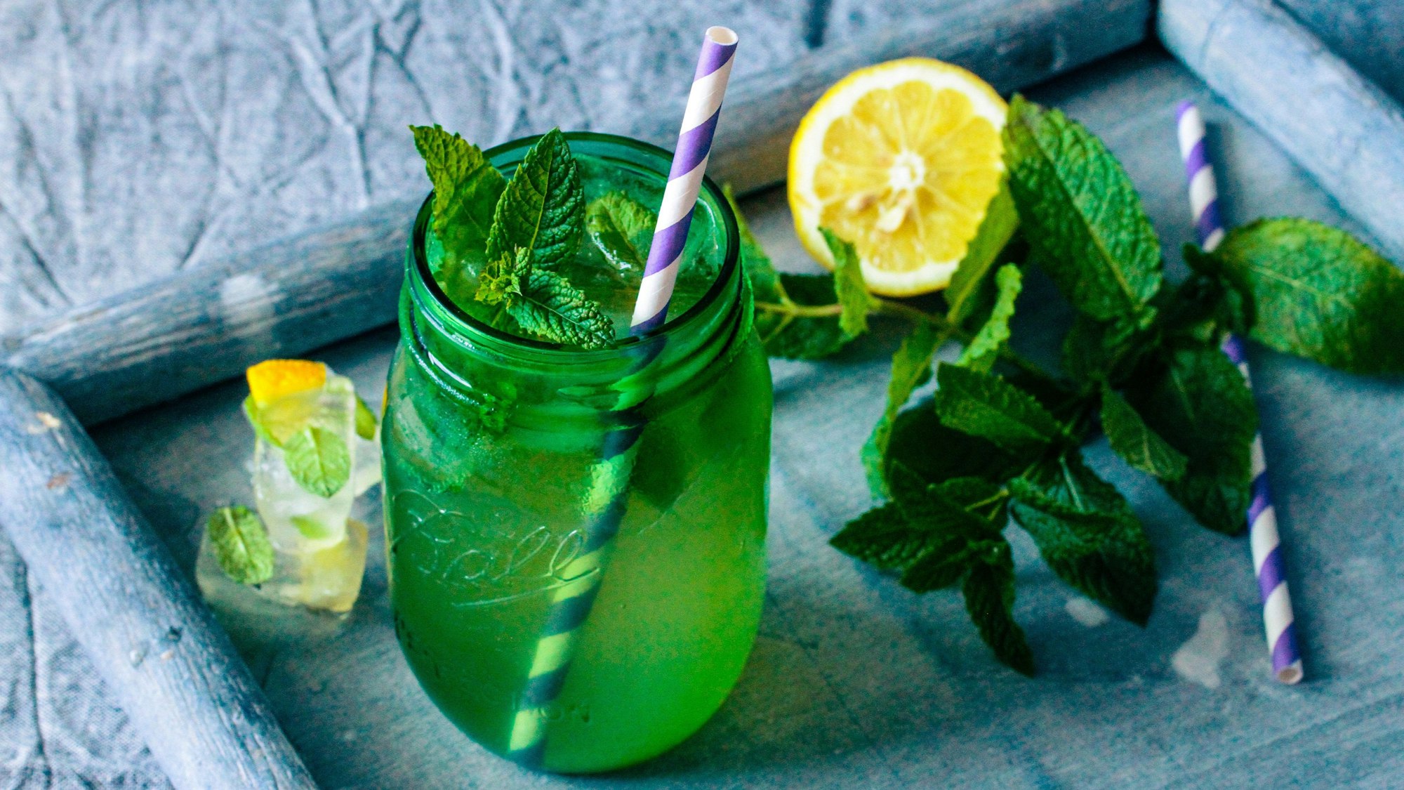 Pro Jahr konsumieren die Bürger in Deutschland 8,5 Kilogramm Zucker über Softdrinks. (Symbolbild)