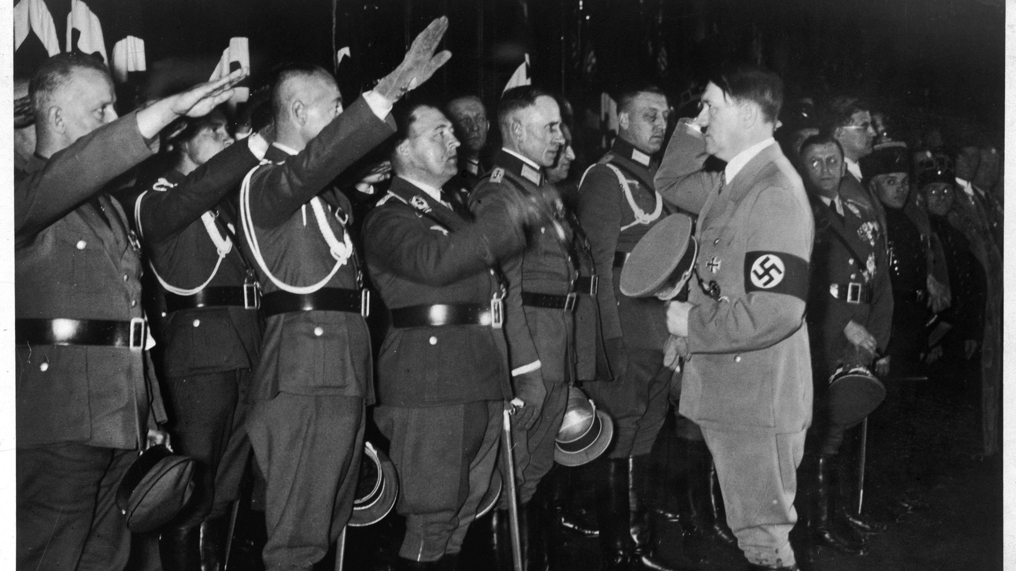 Hitler trifft Vertreter der Wehrmacht in Köln