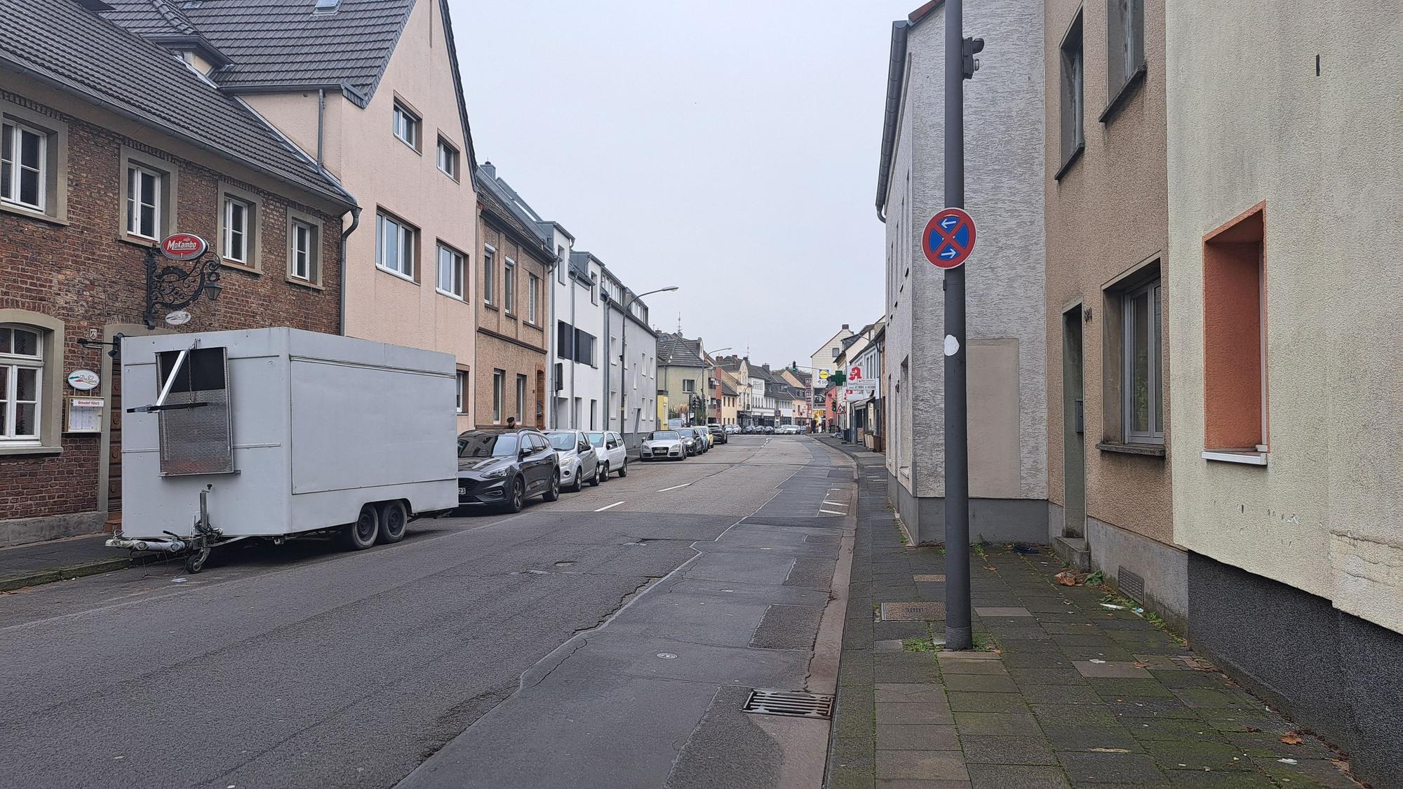 Berliner Straße mit schmalem Gehweg