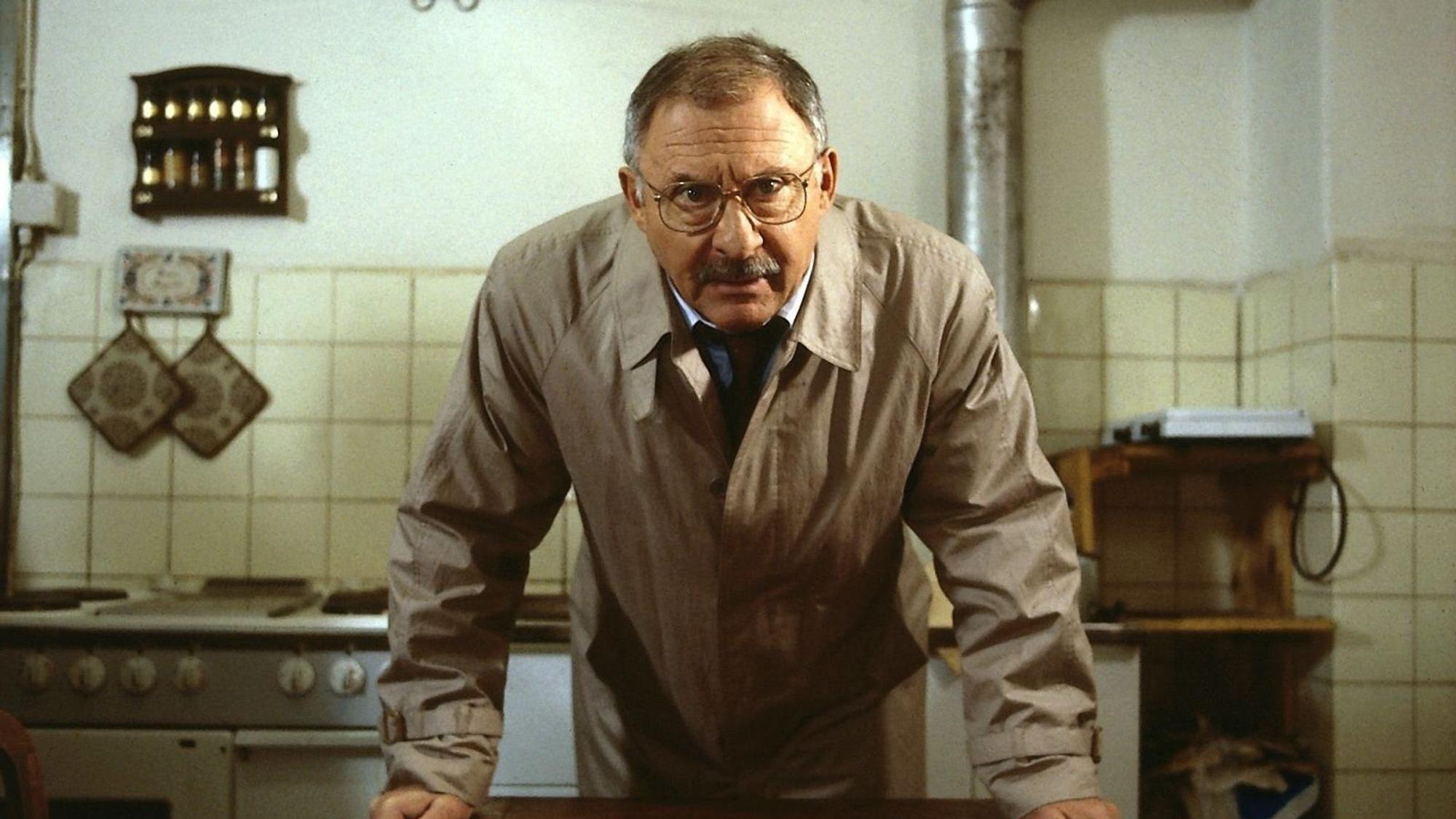 So sah er einst aus: Kommissar Leo Kress (Rolf Schimpf) bei sich bei seinem ersten „Der Alte“-Fall 1986.