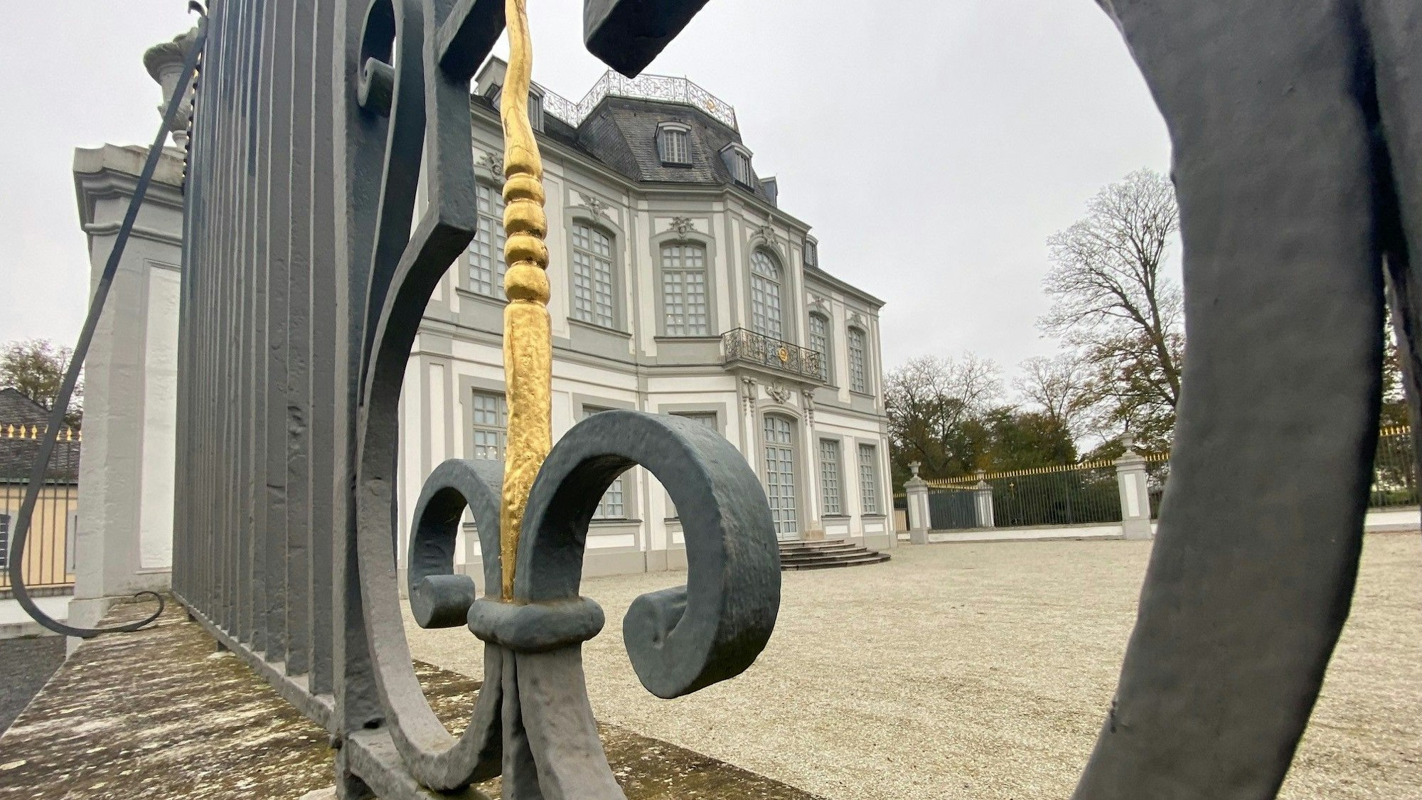 Zu sehen ist Schloss Falkenlust.