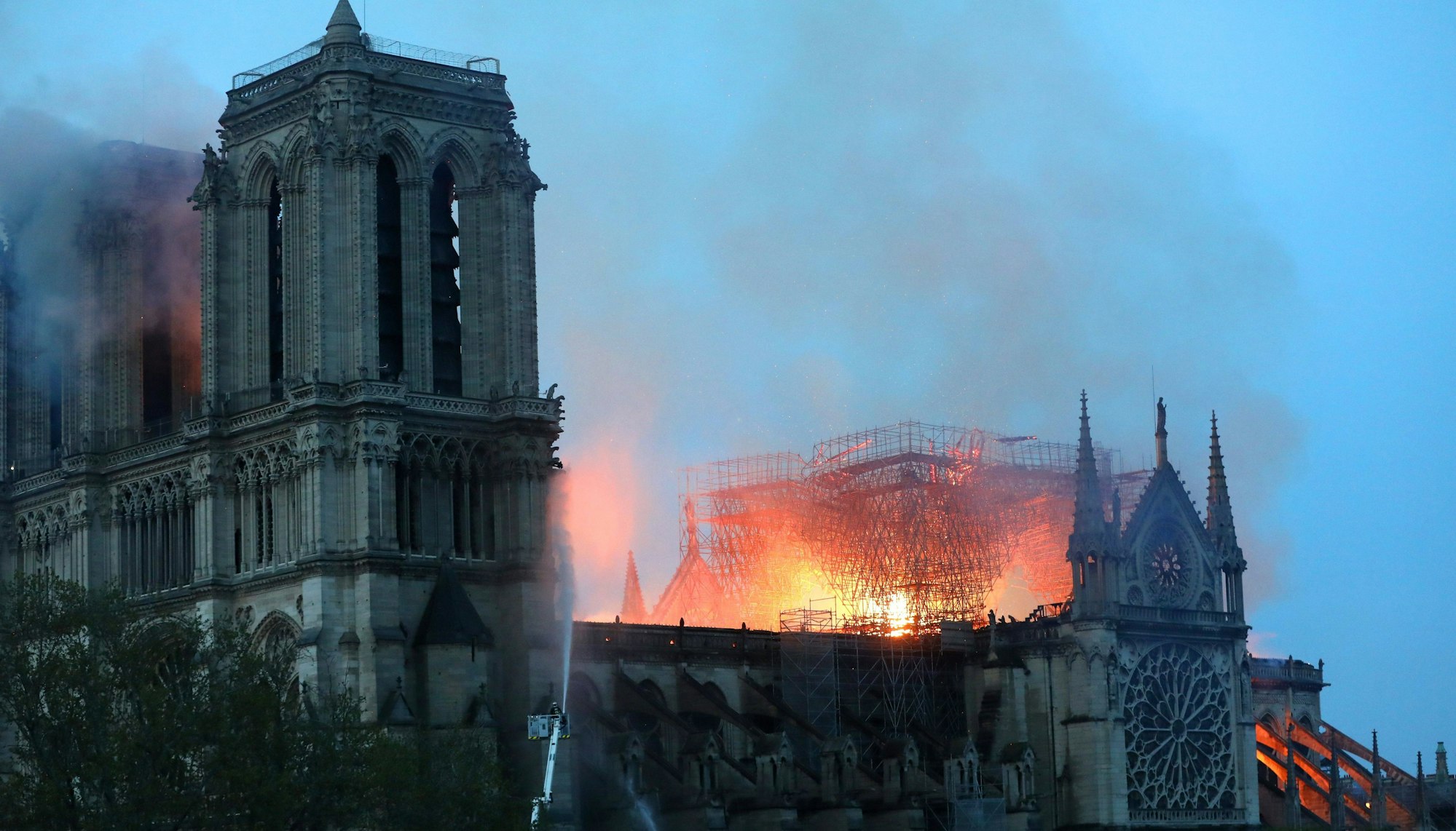 Am 15. April 2019 brach der Kathedrale Notre-Dame de Paris ein Feuer aus, das Teile der Pariser Sehenswürdigkeit zerstörte. (Archivbild)