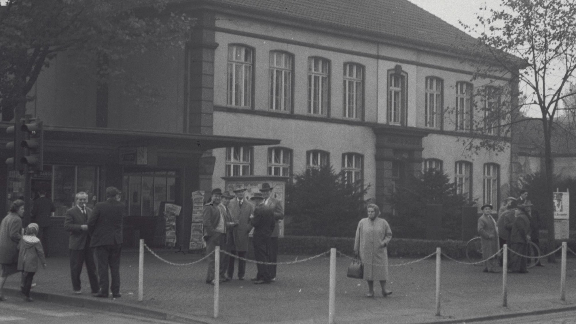 Auf dem Bild ist eine alte Ansicht von 1962 der Marienschule zu sehen.