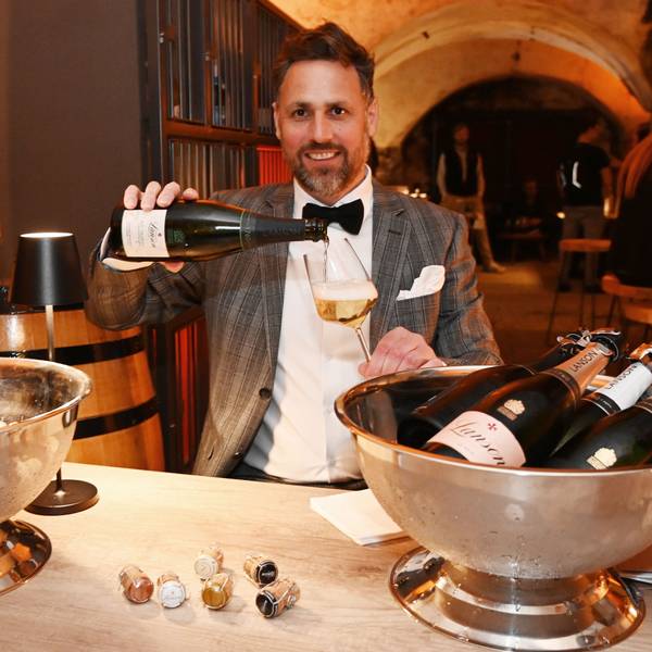 Peter Jauch – hier in der Kölner Wine Bank – hat ein Buch über Champagner geschrieben.