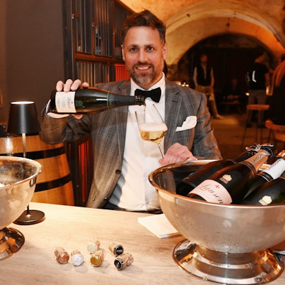 Peter Jauch – hier in der Kölner Wine Bank – hat ein Buch über Champagner geschrieben.