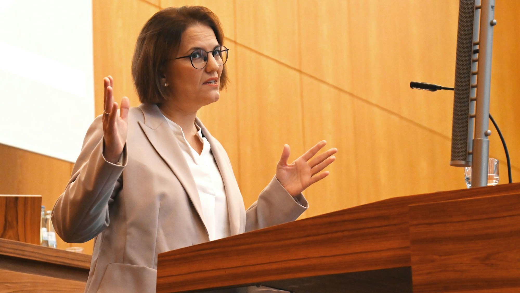 14.11.2024 Köln. Einbringung des Haushaltsplanentwurfs durch die Stadtkämmerin Dörte Diemert. Foto: Alexander Schwaiger