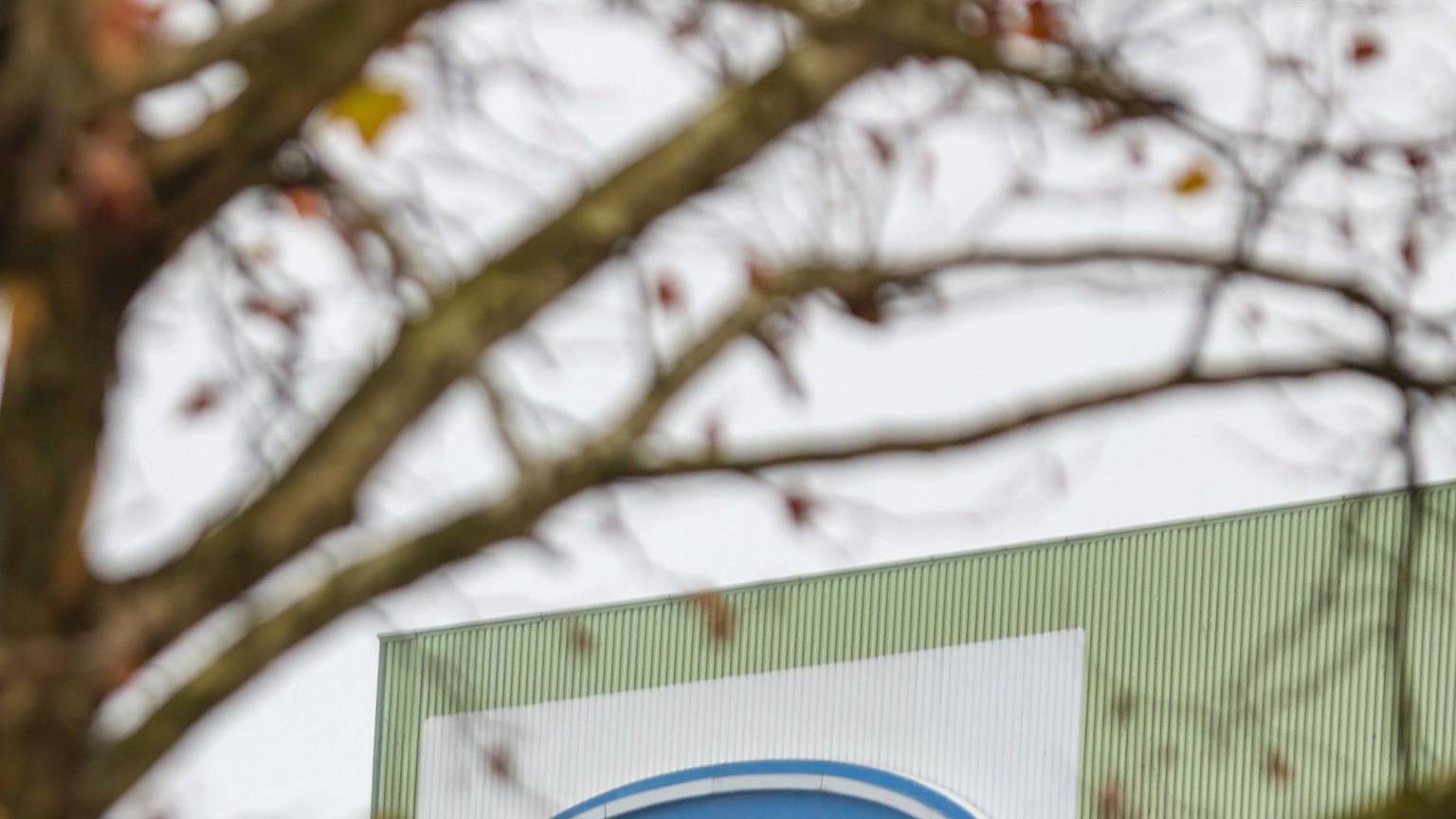 13.11.2024
Köln:
Ford Umfrage ich der Nachricht auf Umstellung auf Kurzarbeit so kurz vor Weihnachten.
Ford-Logo
Foto: Martina Goyert