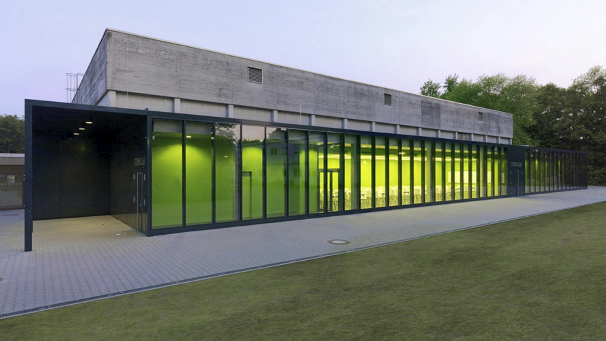 Foto der neuen Mensa des Freiherr-vom-Stein Gymansiums in Leverkusen am 29. Mai 2012