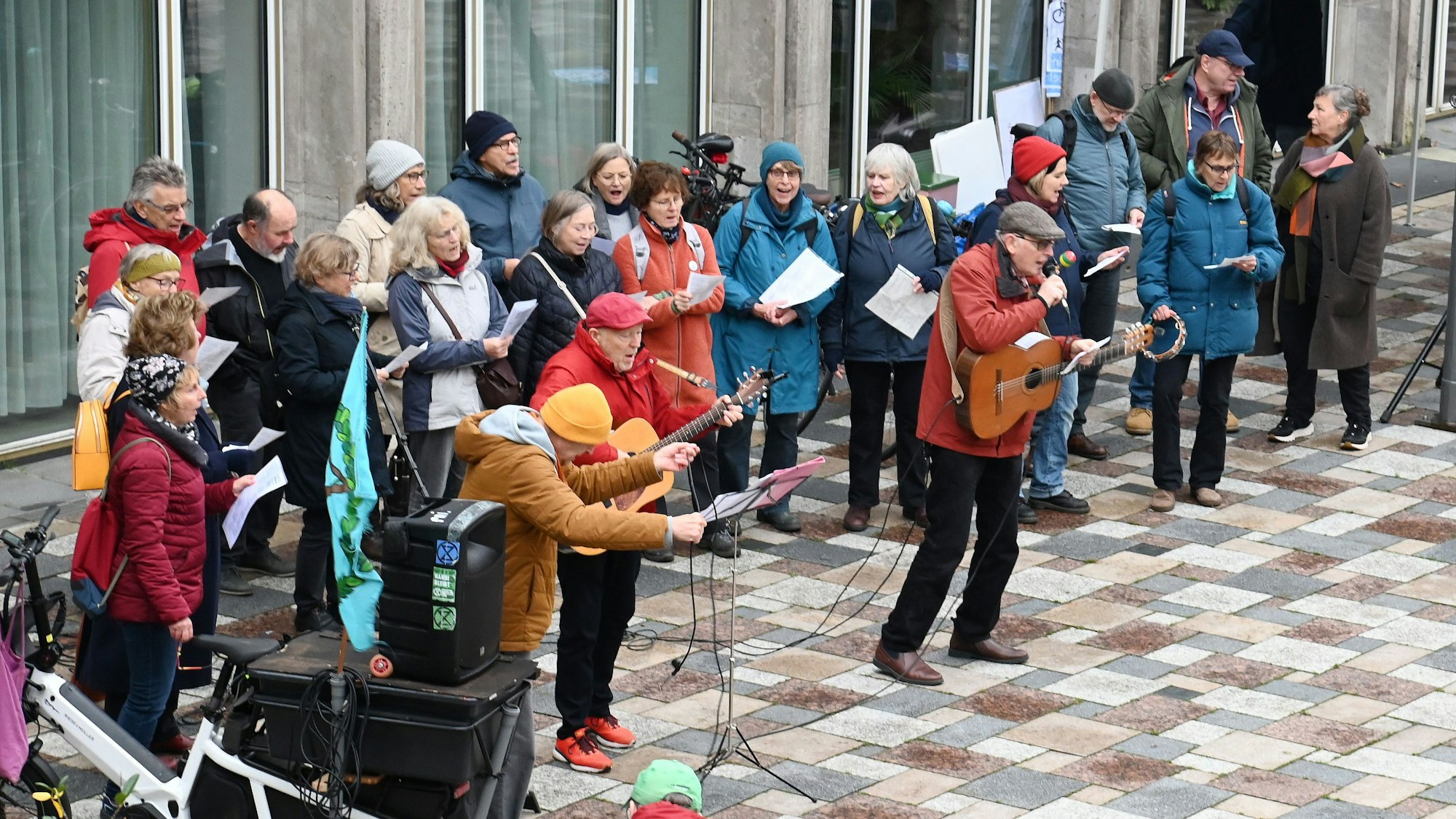 14.11.2024 Köln. Das Bündnis Verkehrswende Köln fordert die Politik auf, das weitere Vorgehen bei der Ost-West-Achse öffentlich zu machen. Ein vom Bündnis beauftragtes Gutachten stuft den geplanten Tunnel als nicht förderfähig ein. Foto: Alexander Schwaiger