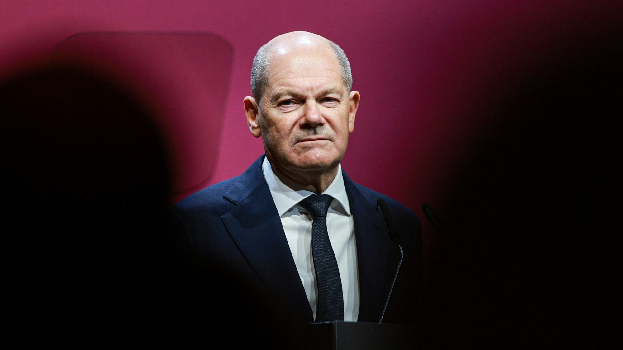Bundeskanzler Olaf Scholz muss sich nach seiner Regierungserklärung scharfe Worte aus Großbritannien gefallen lassen. (Archivbild)