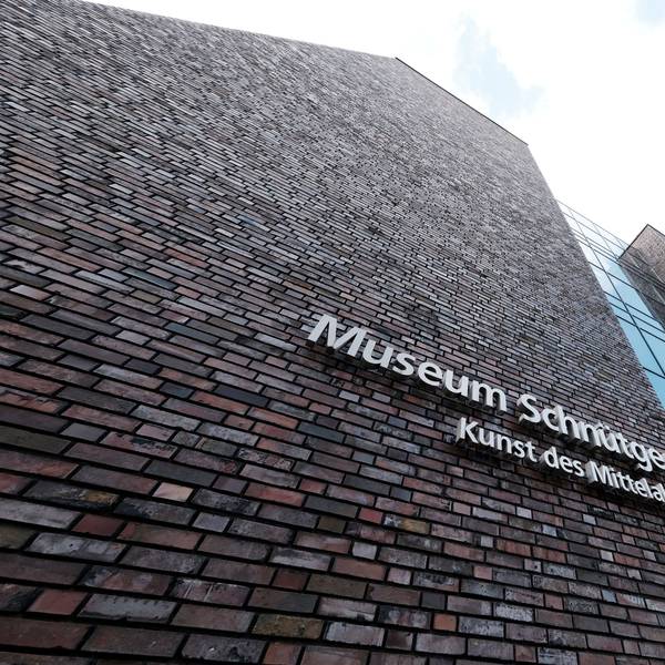 Die Klinkerfassade des Kölner Kulturzentrums am Neumarkt mit Museum Schnütgen und Rautenstrauch-Joest-Museum