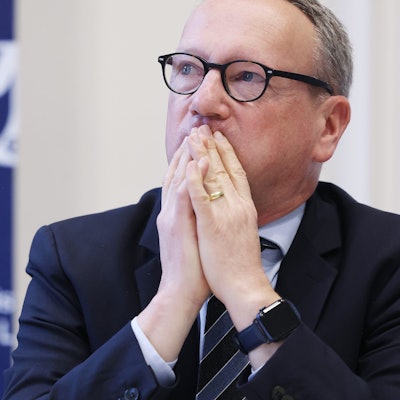 Der nordrhein-westfälische Justizminister Benjamin Limbach (Bündnis 90/Die Grünen), bei einer Pressekonferenz im Justizministerium.