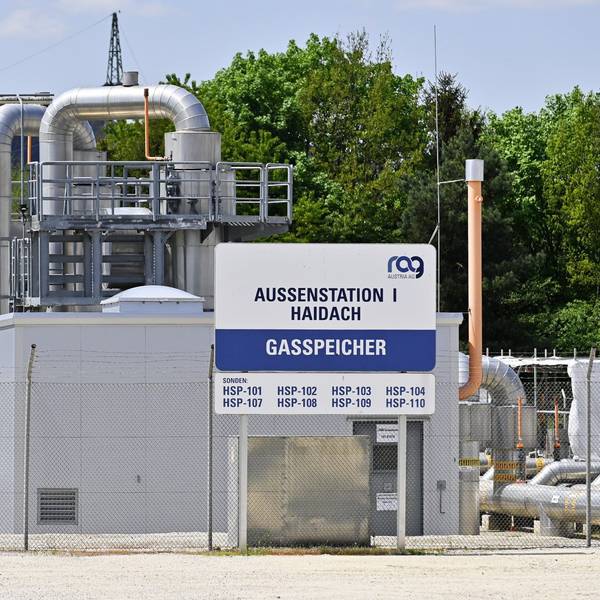 ARCHIV - 11.05.2022, Österreich, Linz: Die Gasspeicherstation Haidach bei Straßwalchen. Österreichs Energieministerin.