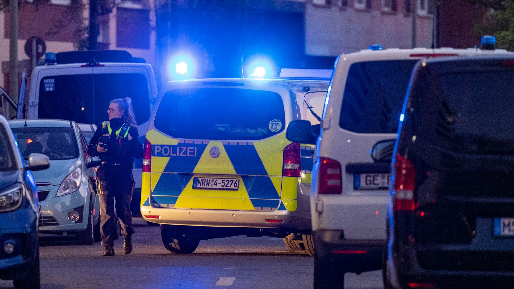 Ein Bundespolizist an einem Flughafen (Symbolbild).