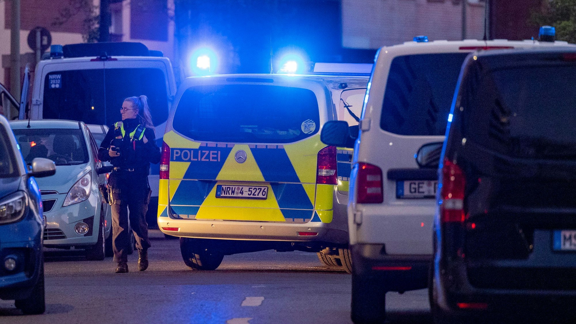 Ein Polizeiwagen im Einsatz (Symbolbild).