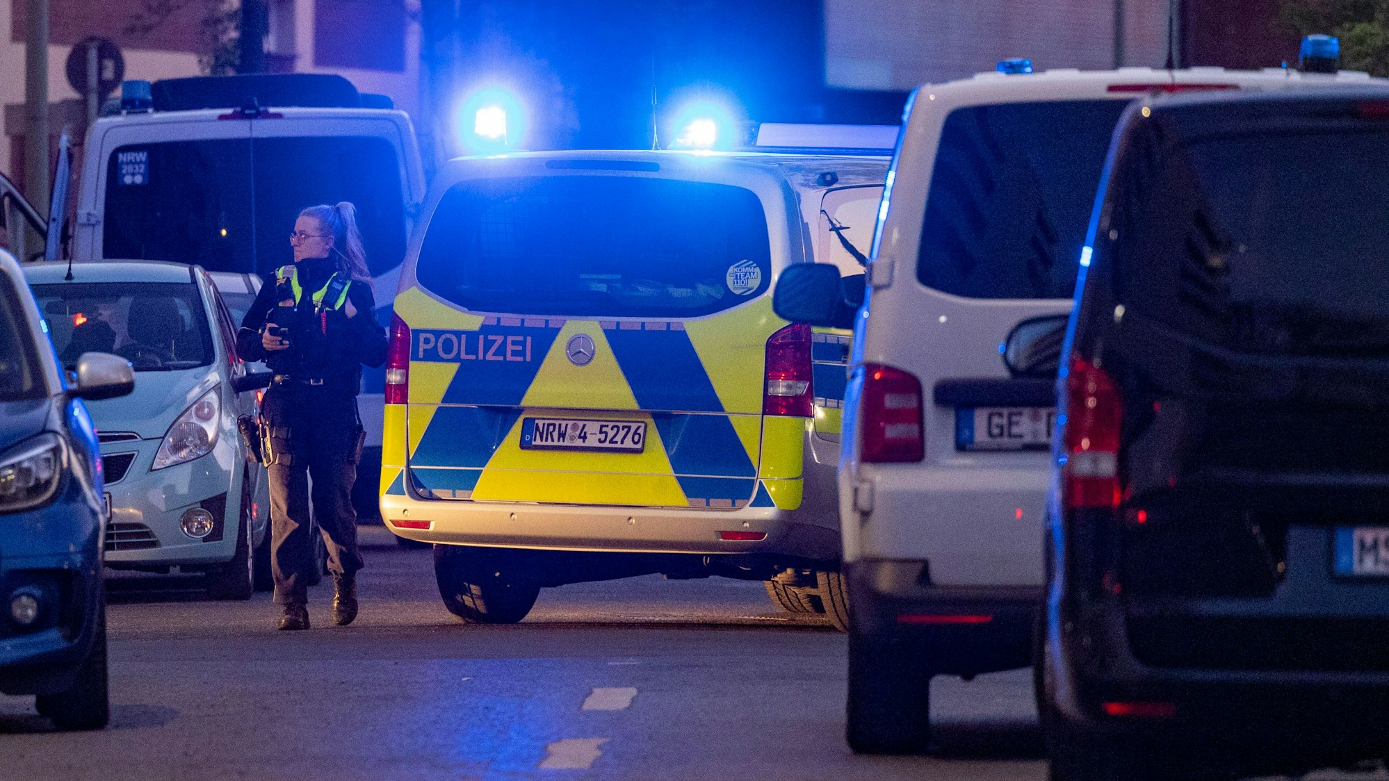 Ein Polizeiauto im Einsatz (Symbolbild).