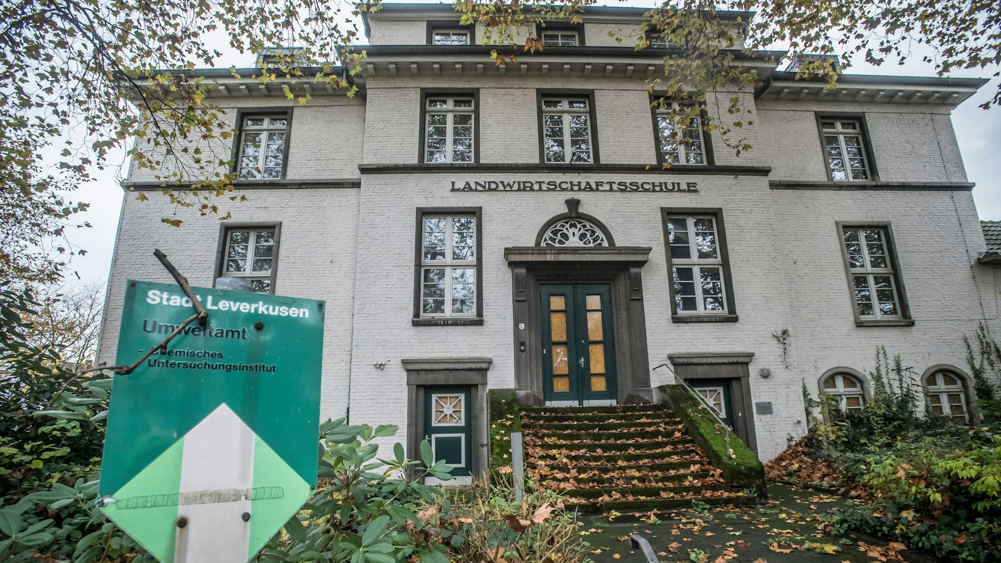 Ein leerstehendes historisches Gebäude in Opladen.