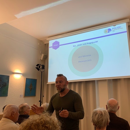 Vortrag der Polizei in Leverkusen