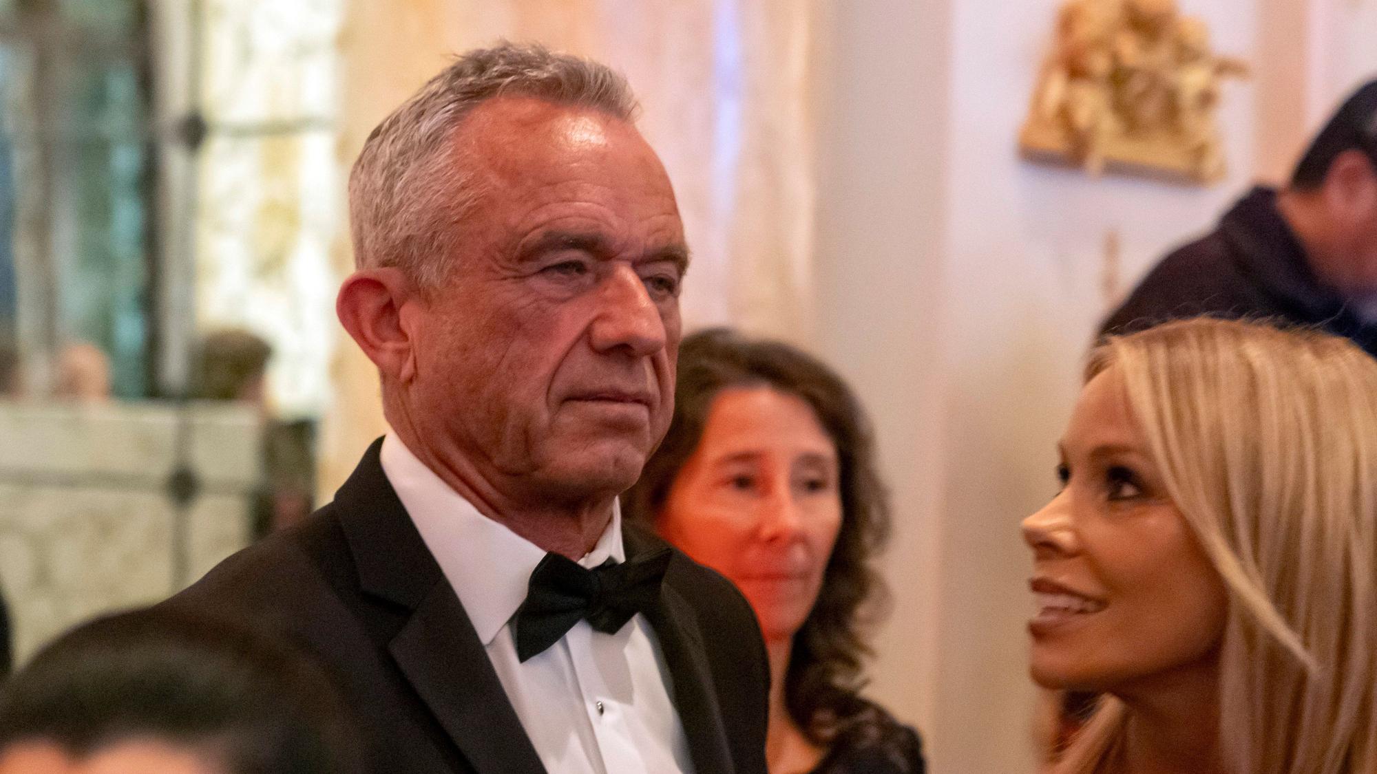 Robert F. Kennedy Jr. kam auch zu Trumps Party, begleitet wurde er von seiner Frau Cheryl Hines.