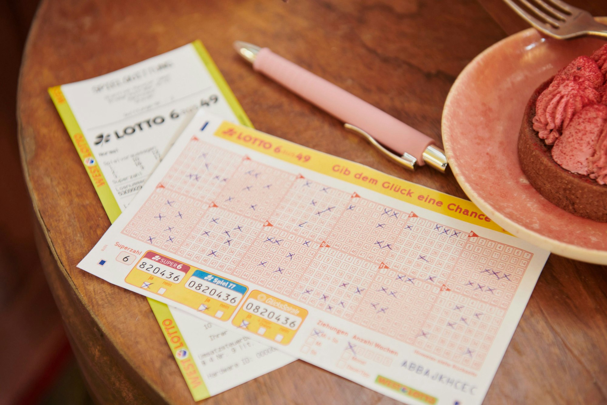 Ein Tipper aus dem Münsterland hat am Mittwoch (13. November) den LOTTO 6aus49-Jackpot geknackt. Sein Volltreffer in Gewinnklasse 1 ist rund 20 Millionen Euro wert.