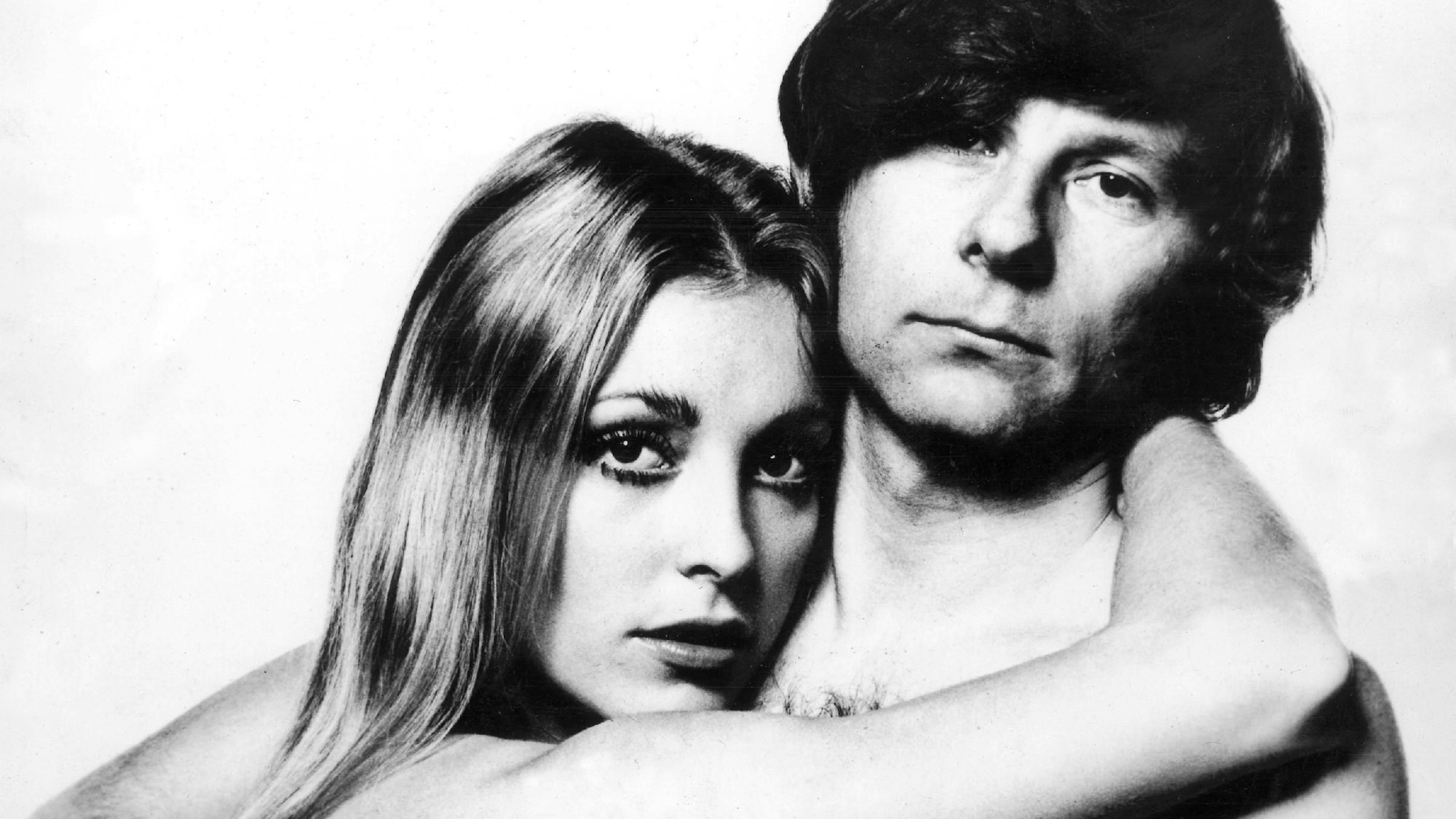 Regisseur Roman Polanski posiert mit seiner zweiten Ehefrau, der US-Schauspielerin Sharon Tate.