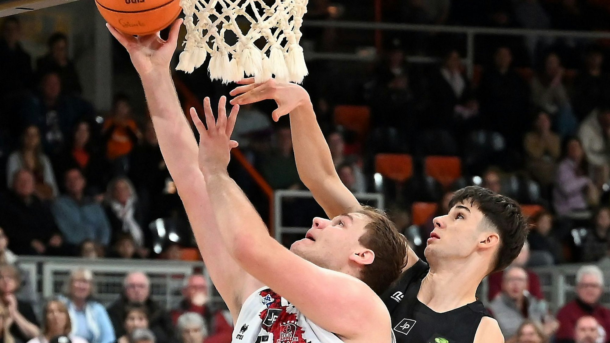 10.11.2024, Basketball-Bayer Giants-Lok Bernau
links: Sören-Eyke Urbansky (Bayer)
Foto: Uli Herhaus