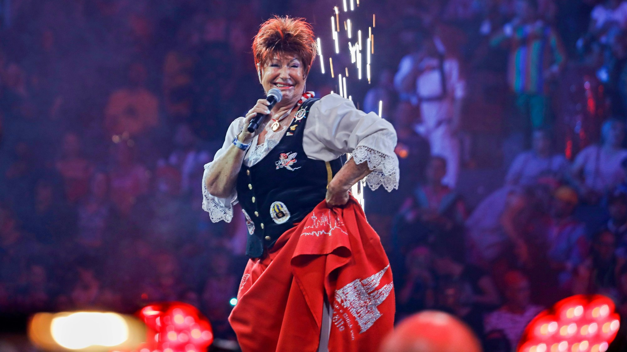 Marita Köllner auf der Bühne der Lanxess-Arena