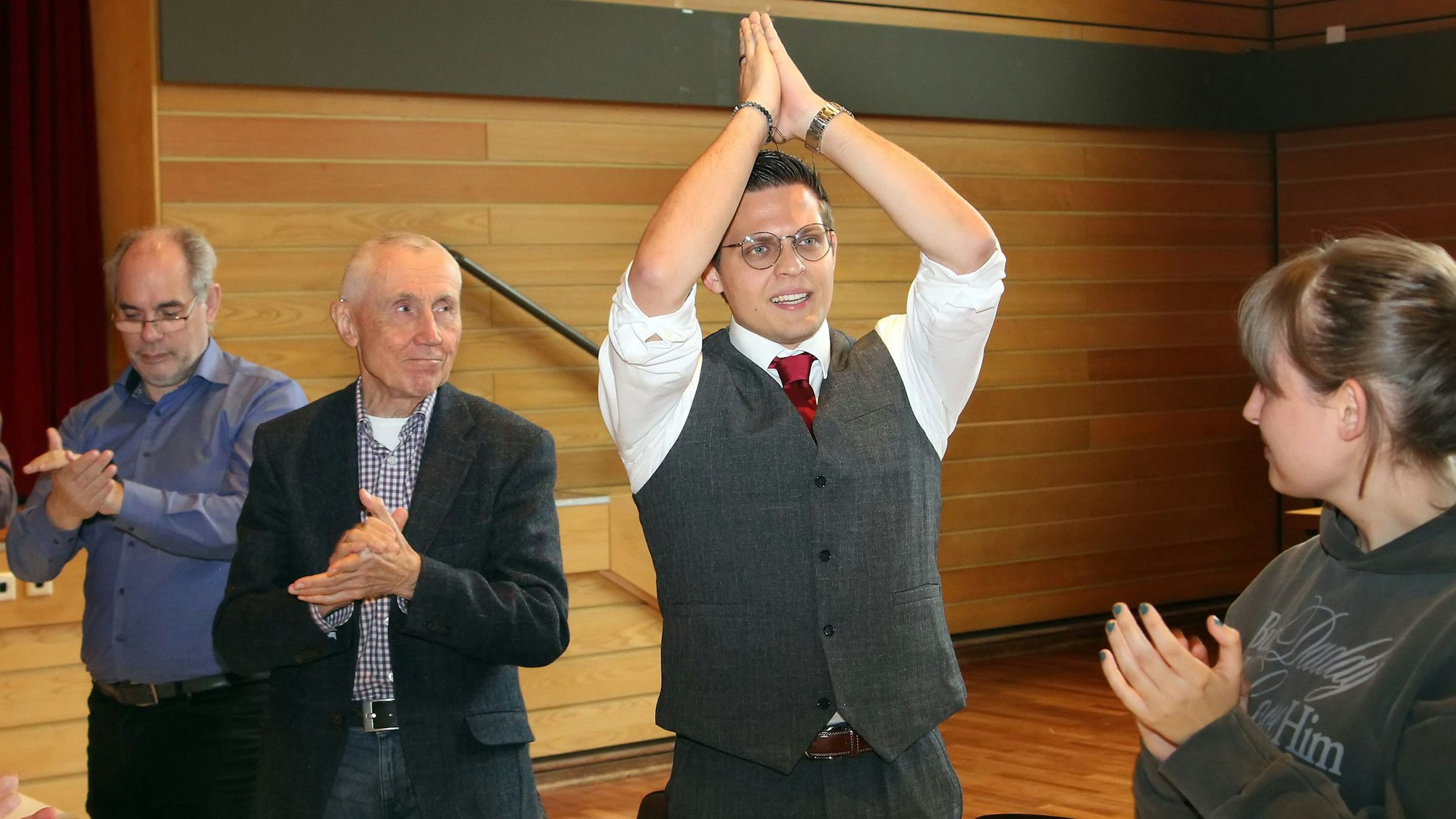 Auf dem Foto ist Aaron Spielmanns zu sehen. Er will in den Bundestag.