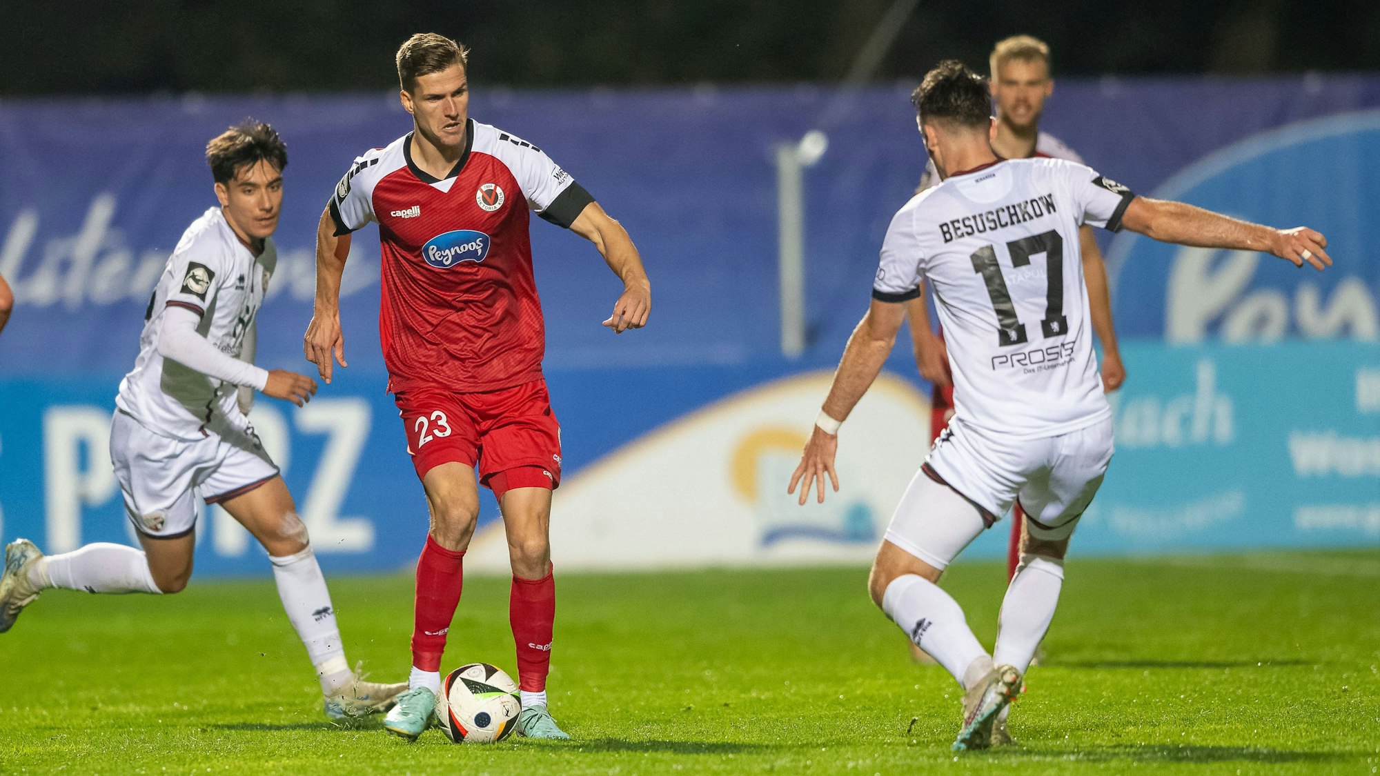 Moritz Fritz (am Ball) bei seinem Kurzeinsatz gegen Ingolstadt