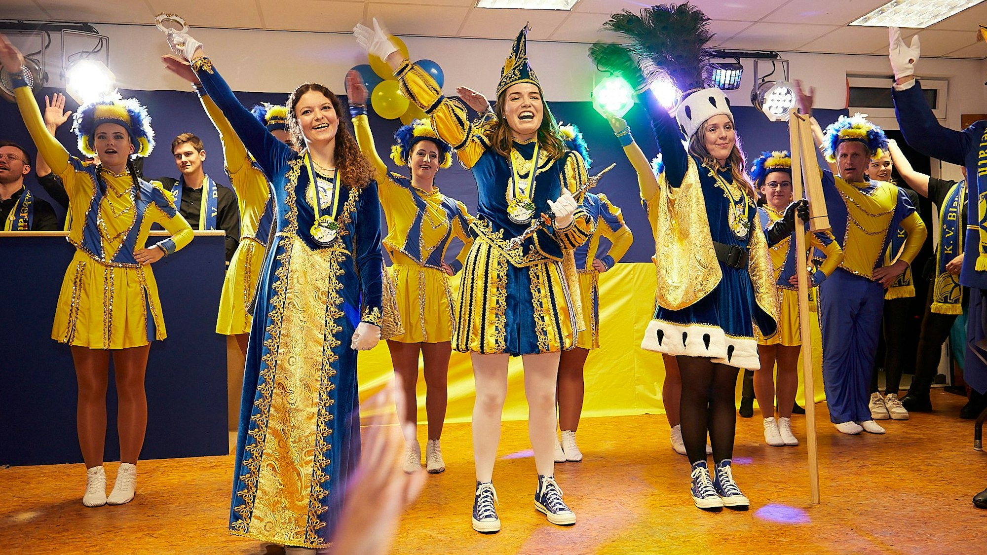 Das Bild zeigt das junge Dreigestirn während der Proklamation.