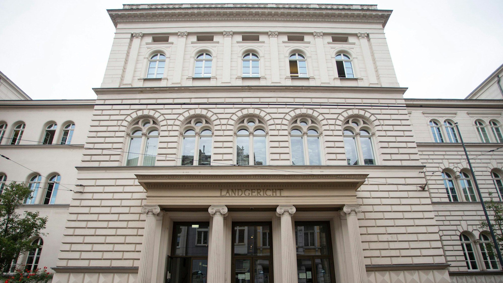 Blick auf das Landgerichtsgebäude in Bonn.