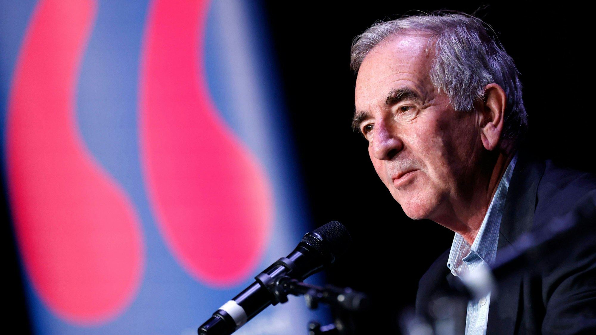 Der britische Schriftsteller Robert Harris bei der Lit.Cologne Spezial