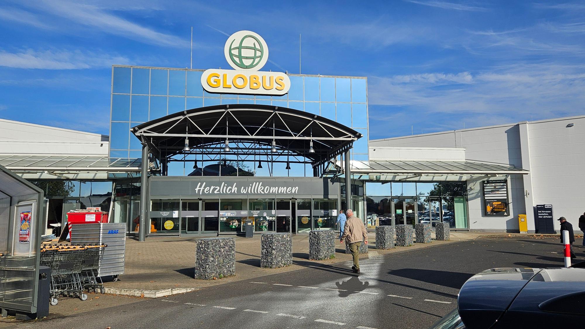 Zu sehen ist der Globus-Markt in Bedburg.