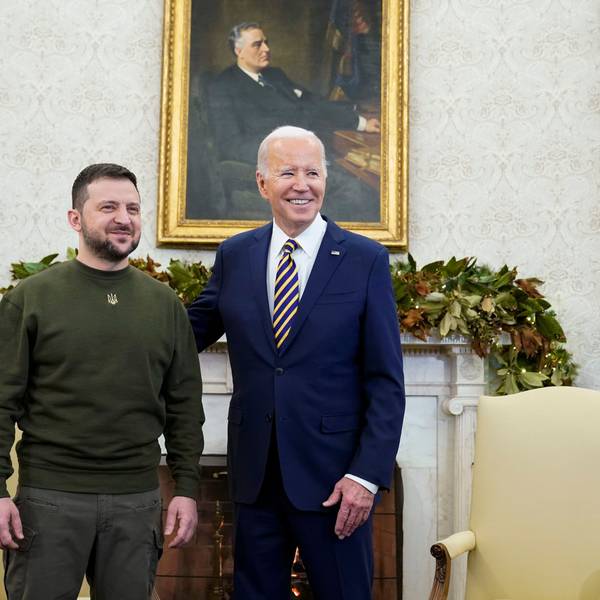Joe Biden (r.), Präsident der USA, und Wolodymyr Selenskyj, Präsident der Ukraine, stehen während eines Treffens im Oval Office des Weißen Hauses. (Archivbild)