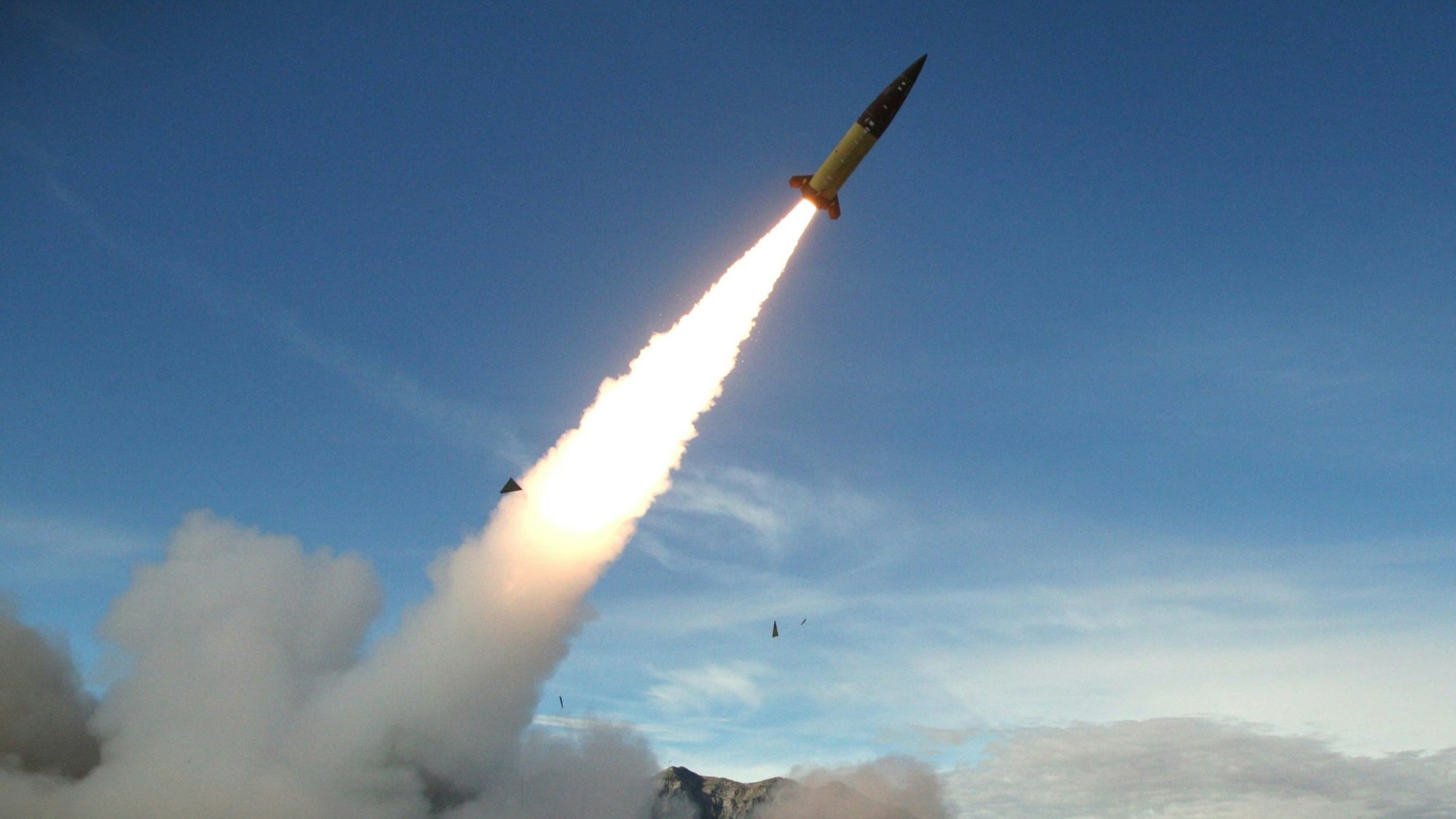 Aus Washington gibt es nun offenbar grünes Licht für den Einsatz von ATACMS-Raketen gegen Ziele in Russland. Aus Moskau kommen Drohungen – auch im Lager des kommenden US-Präsidenten Donald Trump gibt es schrille Töne. (Archivbild)