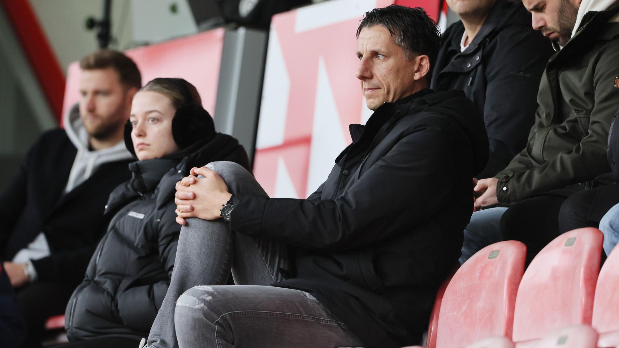 FC-Sportchef Christian Keller machte isch beim Test gegen den FC Groningen ein Bild von der Mannschaft. Im Winter will der 45-Jährige den Kölner Kader verstärken.