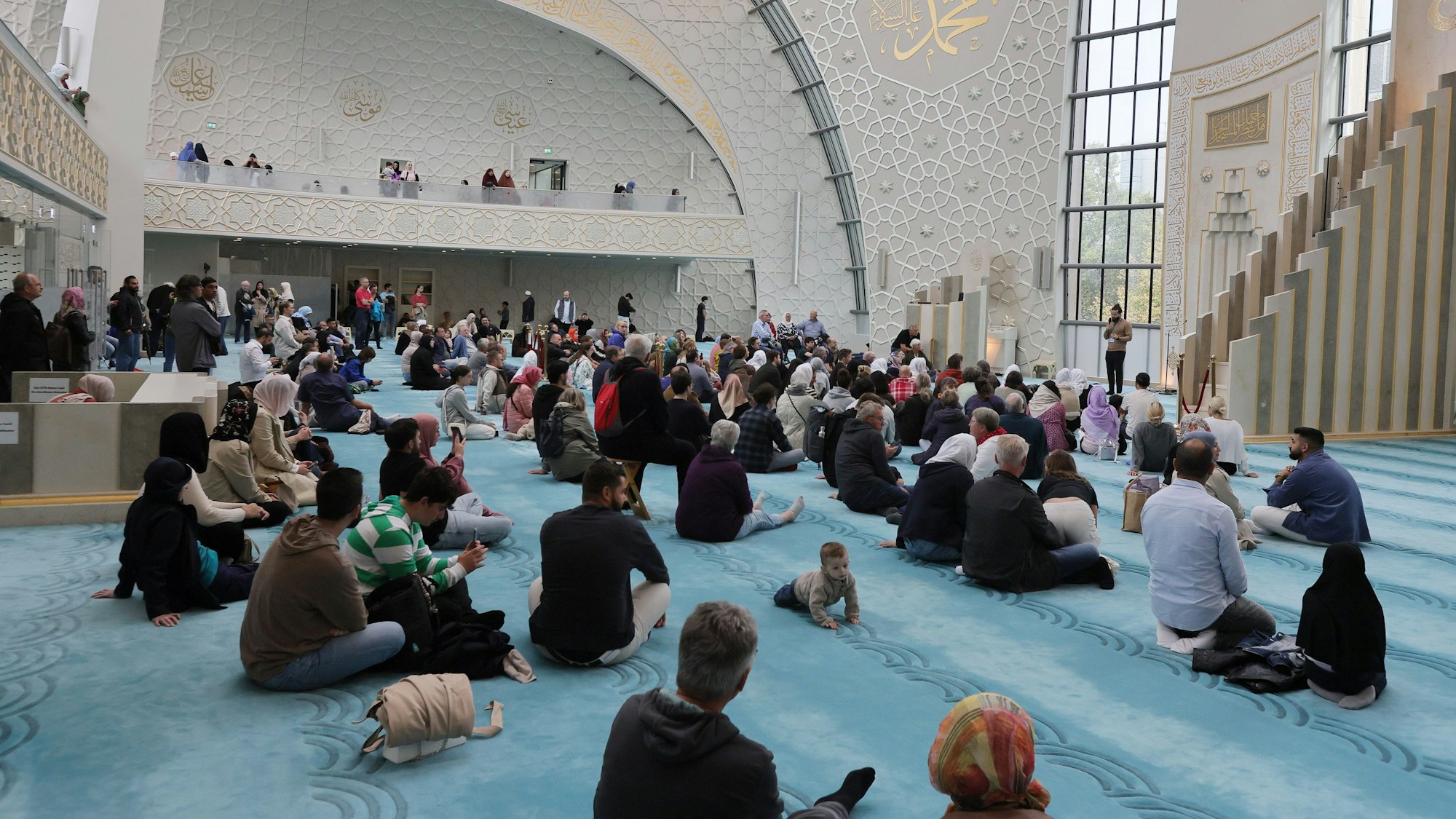 Blick in den Gebetssaal für bis zu 1200 Gläubige.