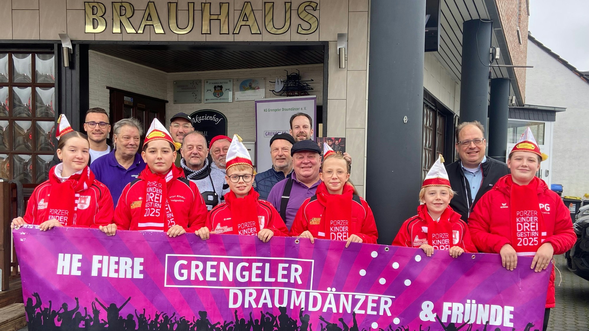 Die Grengeler Draumdänzer laden zur dritten Brauhaussitzung in den Akazienhof.