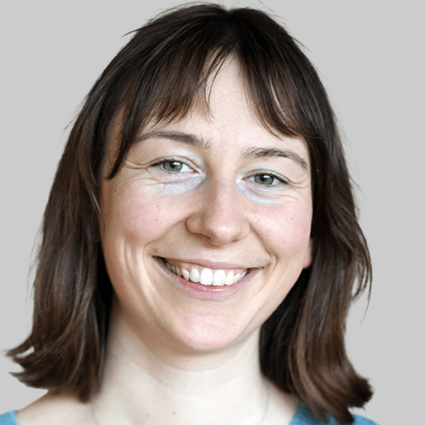 Ulrike Bodinka an ihrem Arbeitsplatz