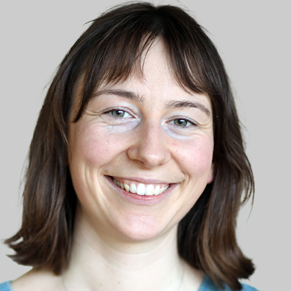 Ulrike Bodinka an ihrem Arbeitsplatz