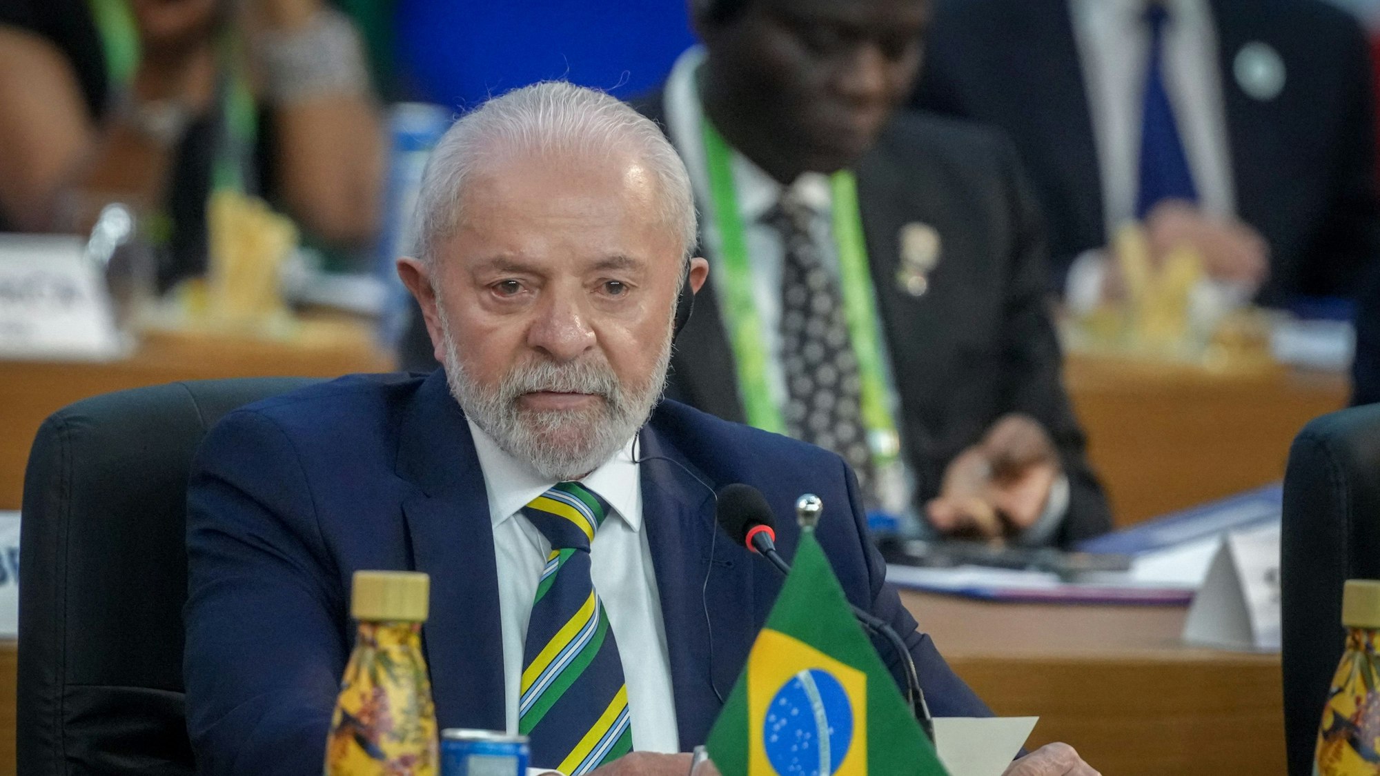 Gastgeber Lula da Silva, Präsident von Brasilien, nimmt beim G20-Gipfel an der ersten Arbeitssitzung teil. Die Staats- und Regierungschefs führender Wirtschaftsmächte aller Kontinente kommen zu ihrem jährlichen Gipfeltreffen zusammen.