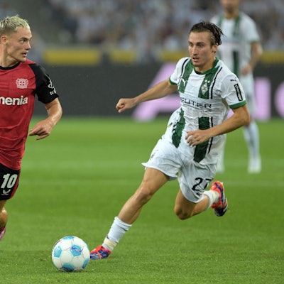 Die Strahlkraft von Bayer 04 Leverkusen hat nach dem Double-Gewinn deutlich zugelegt. Das zeigt sich an den Trikot-Verkäufen. New Balance hat sich nun als Ausrüster für die Werkself durchgesetzt.