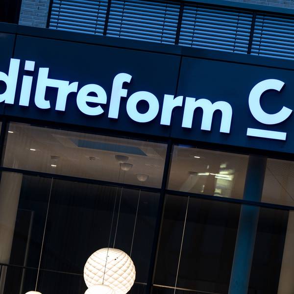 Der Namenszug von Creditreform steht über dem Eingang zur Zentrale des Unternehmens.
