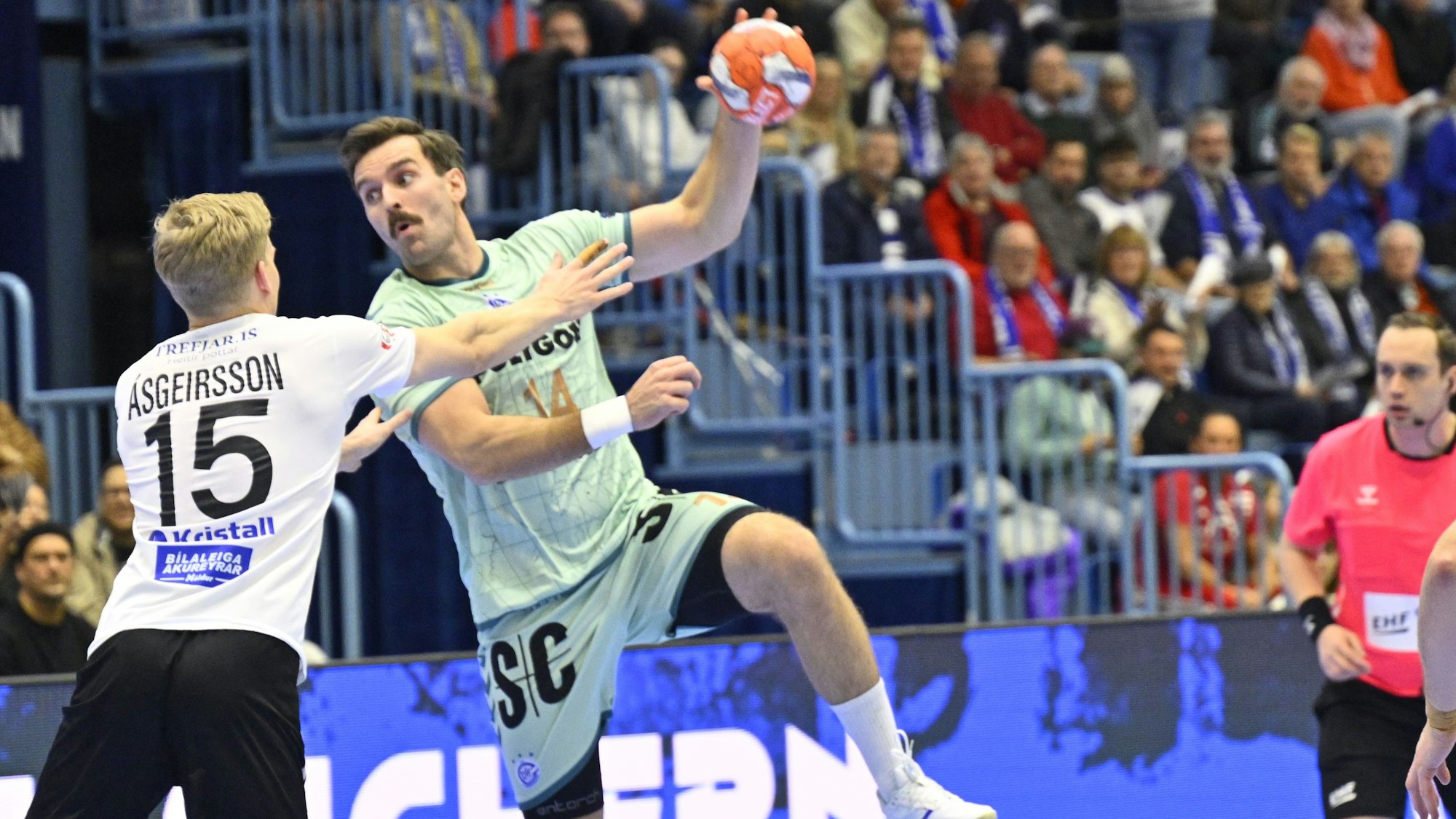 Teitur Einarsson will sich gegen Jakob Asgeirsonn durchsetzen.