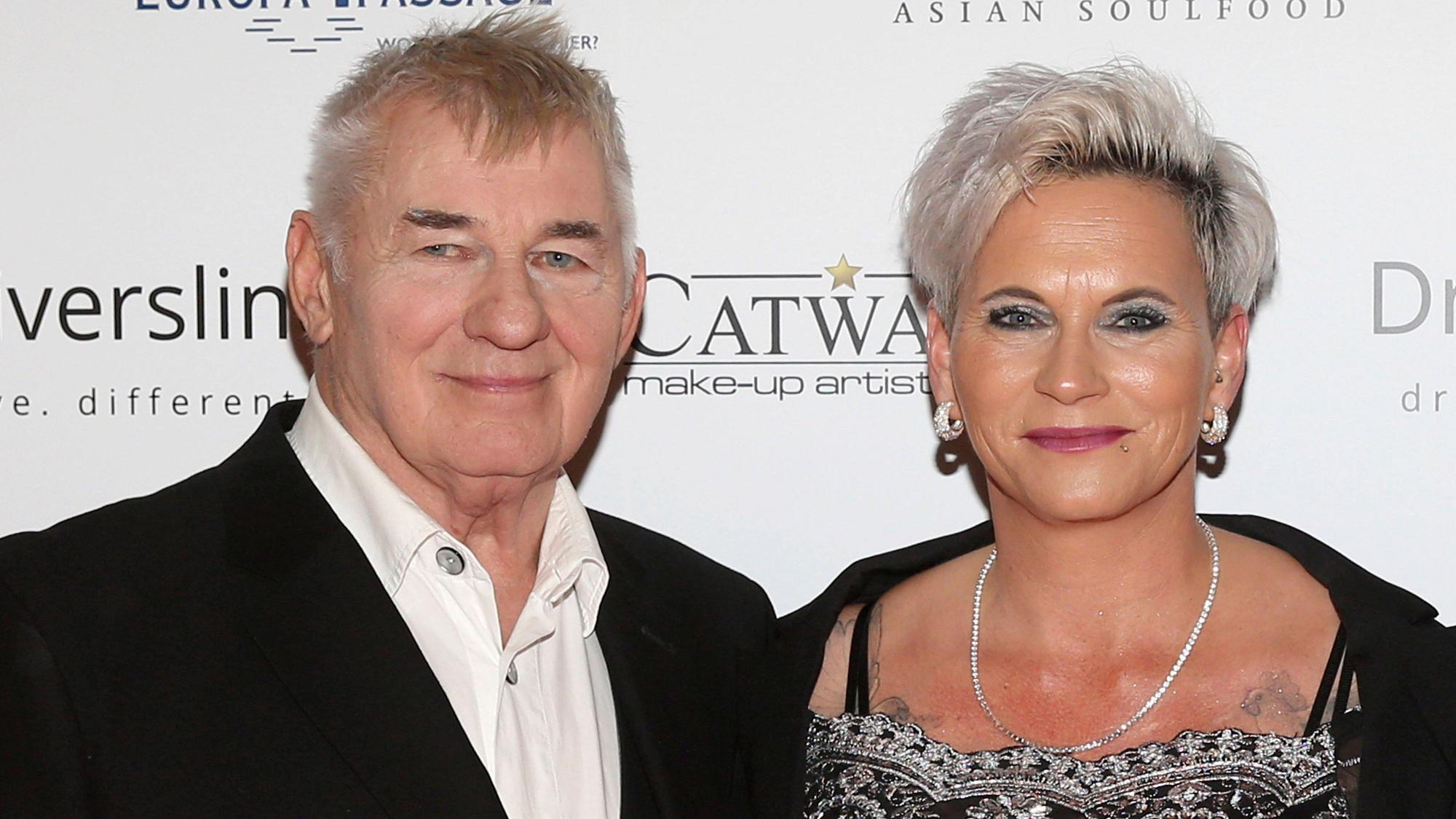 Annika Kärsten-Hoenig und Ehemann Heinz Hoenig posieren.